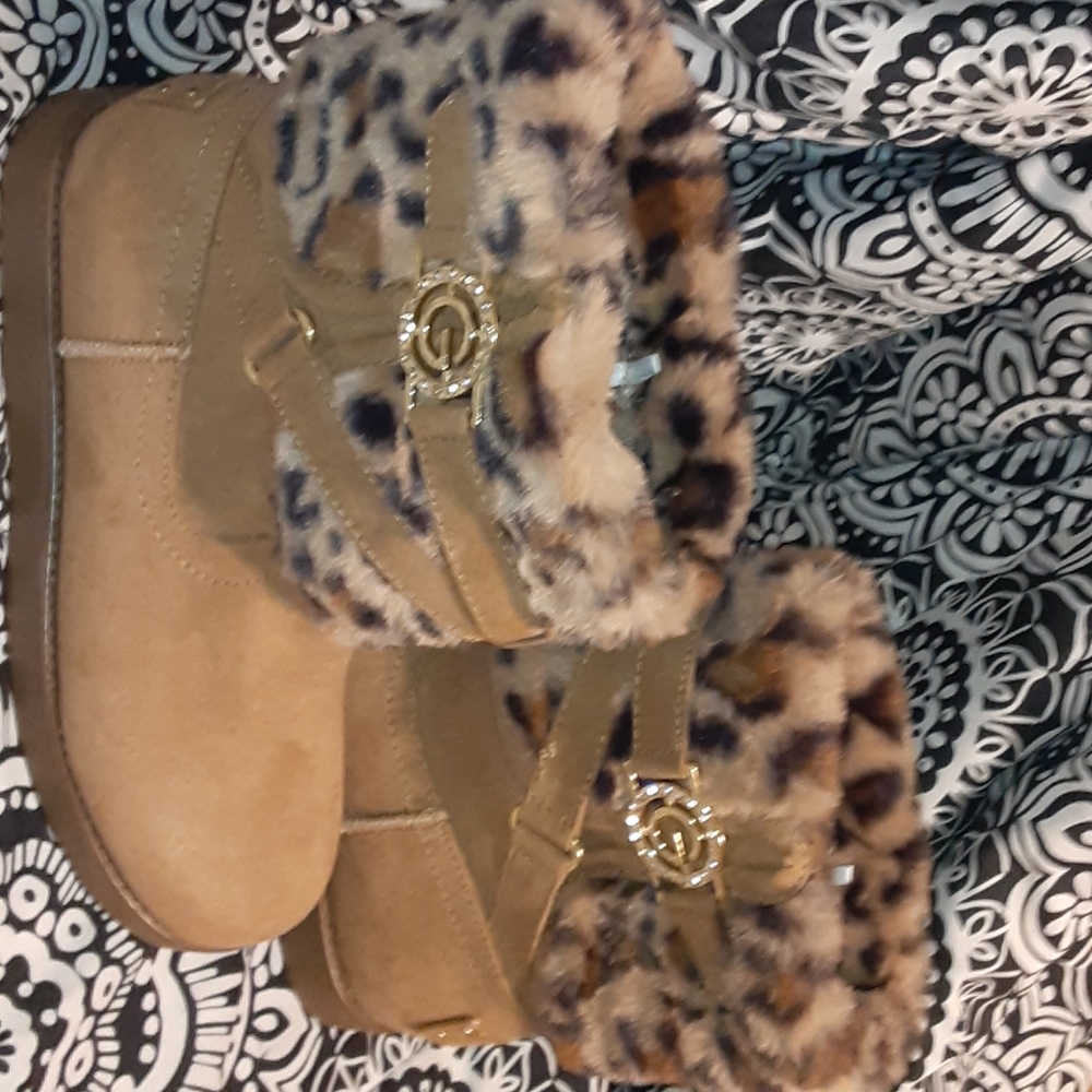 Boots - Picture 3 of 4